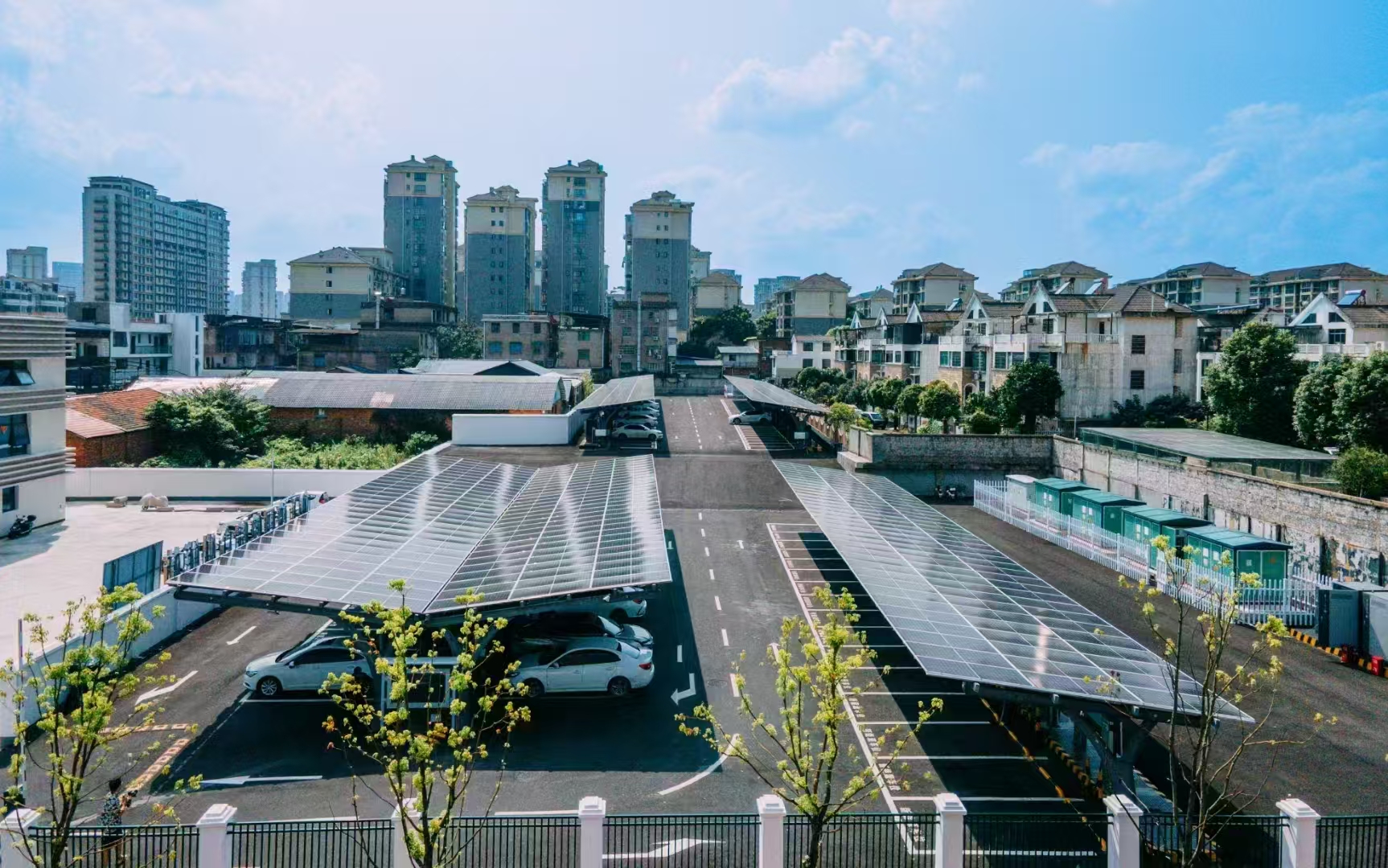 Photovoltaic Storage and Charging Case